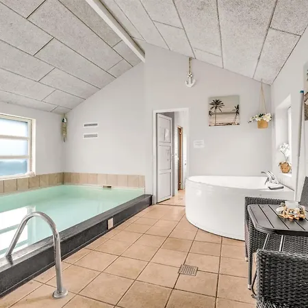 Binta - 800m From The Sea By Interhome 펜션 Bøtø By